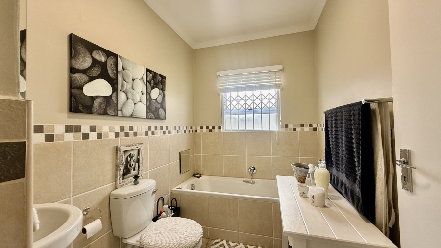 2 Bedroom Property for Sale in Parsonsvlei Eastern Cape